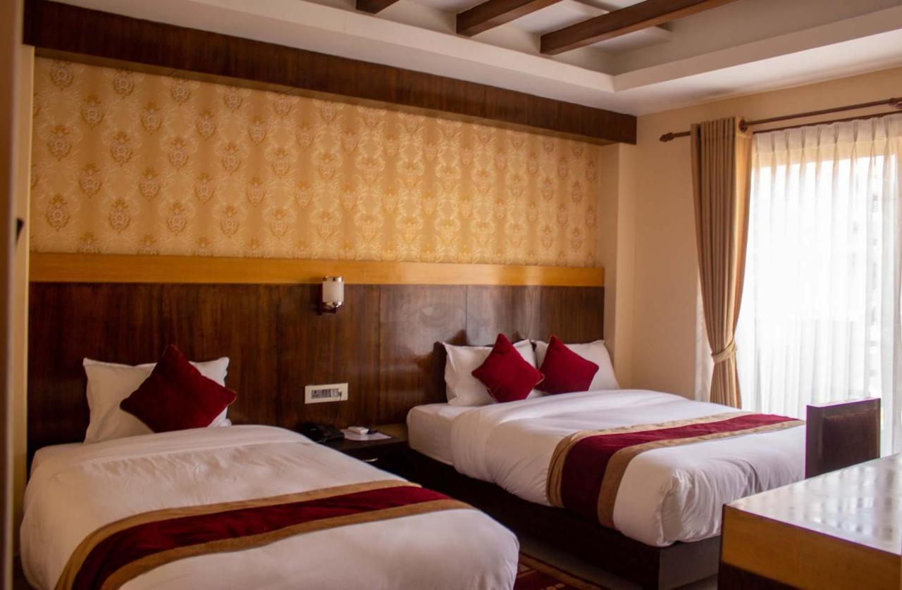 Hotel Silverline Pokhara Esterno foto