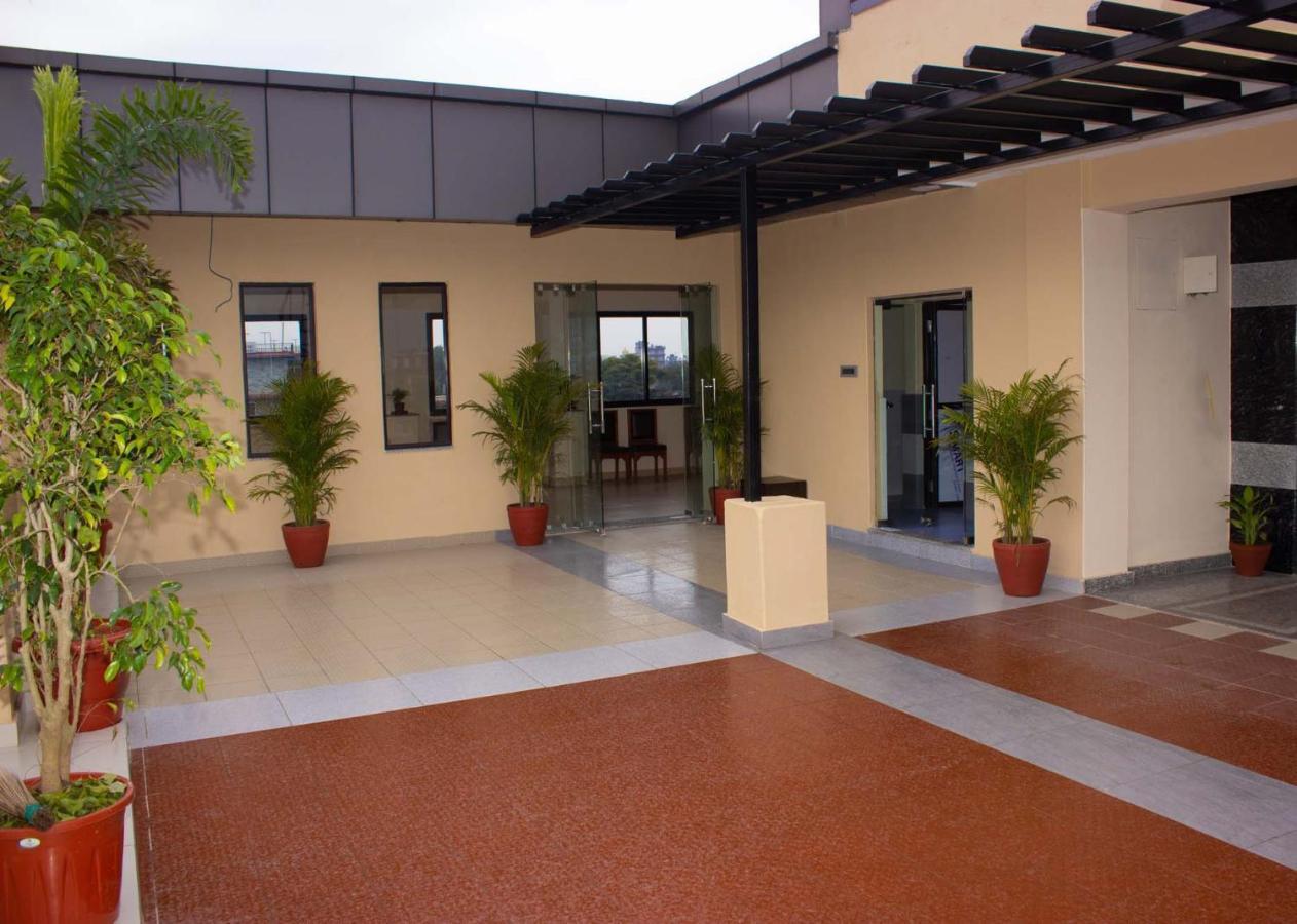 Hotel Silverline Pokhara Esterno foto