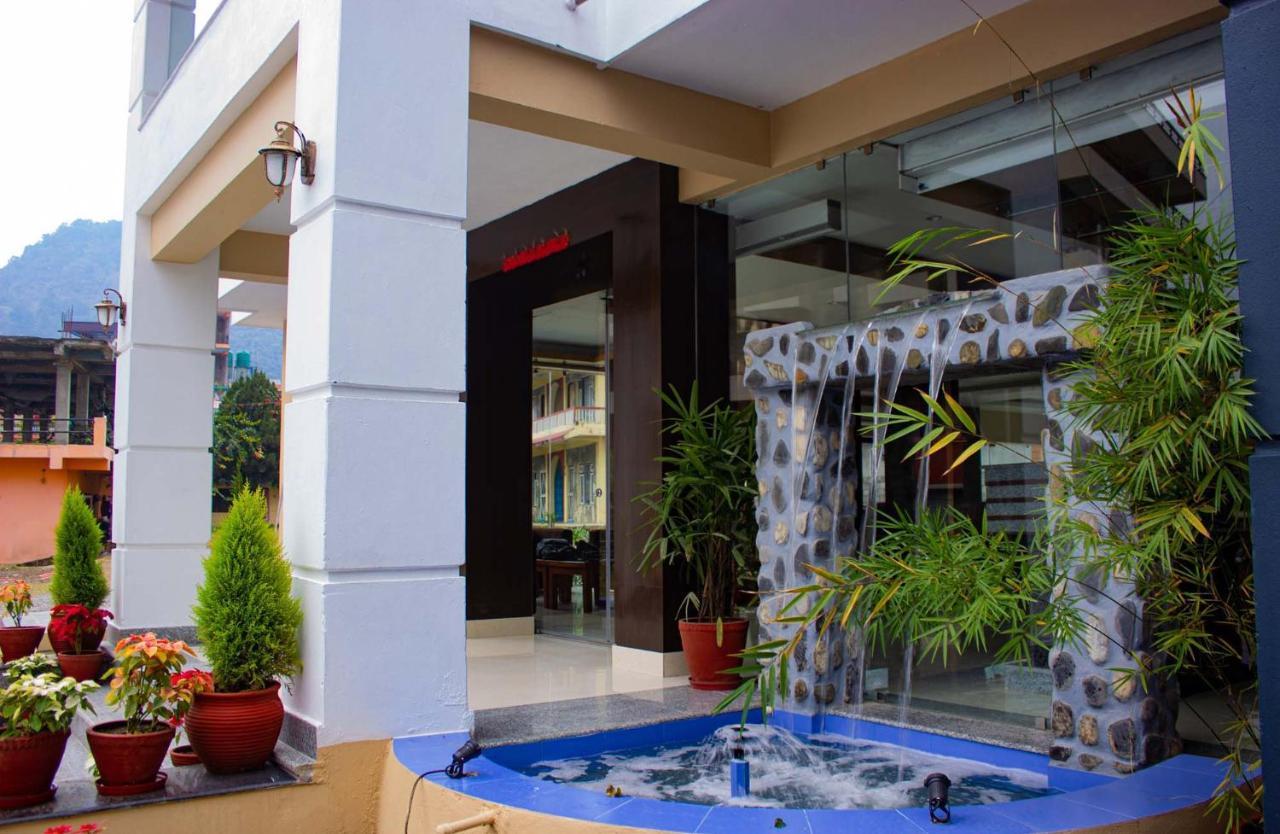 Hotel Silverline Pokhara Esterno foto