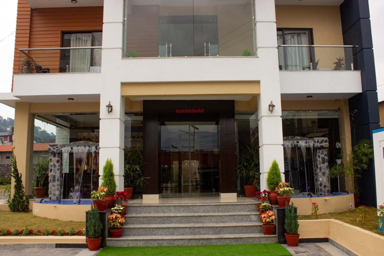 Hotel Silverline Pokhara Esterno foto