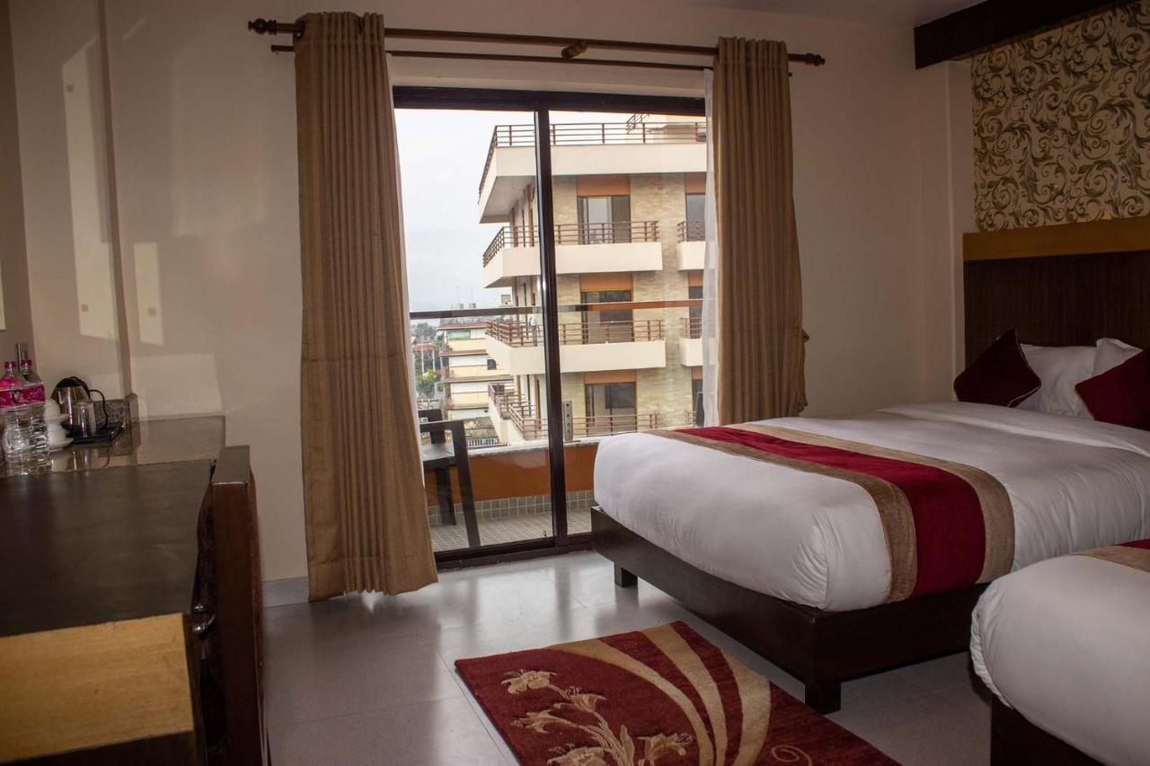 Hotel Silverline Pokhara Esterno foto