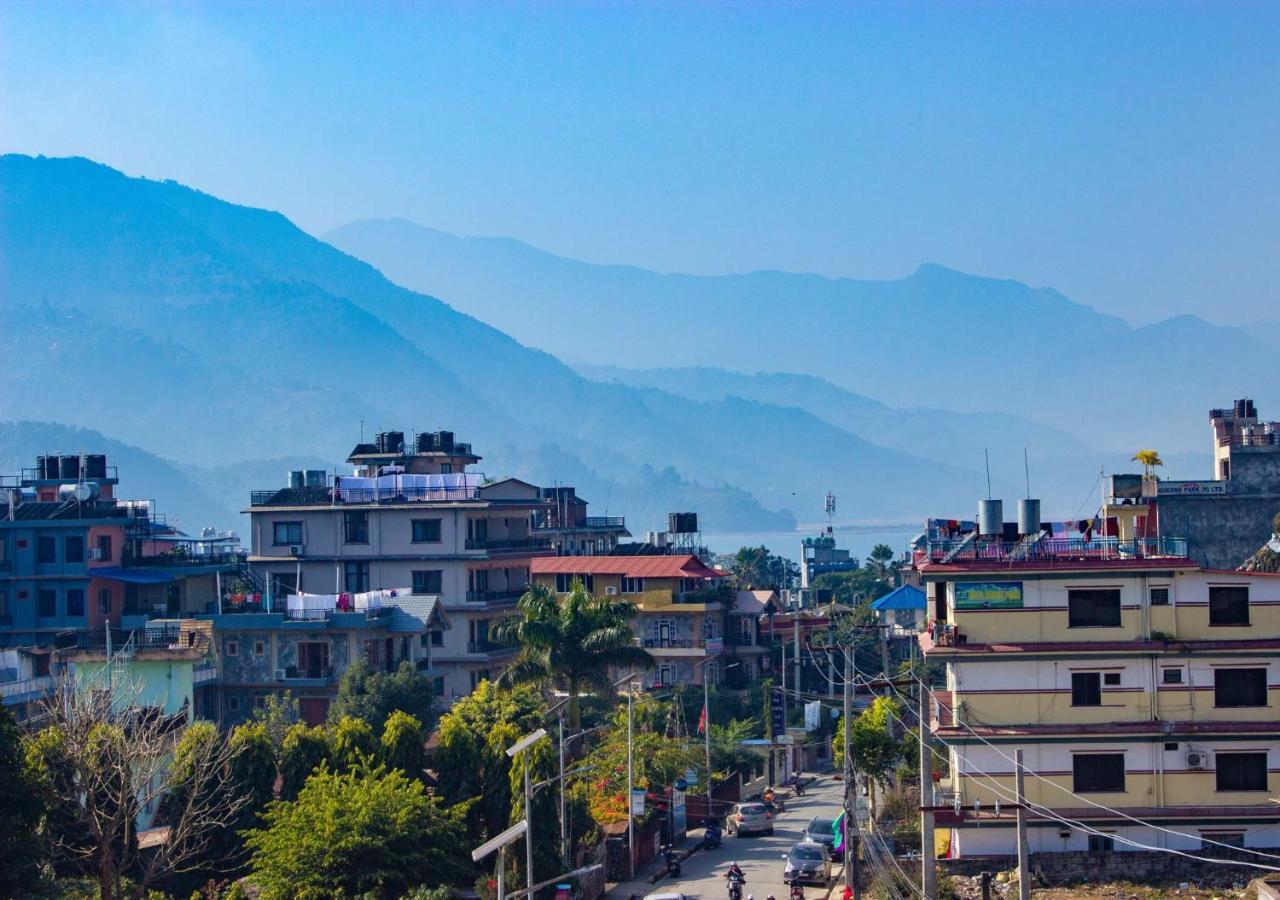 Hotel Silverline Pokhara Esterno foto