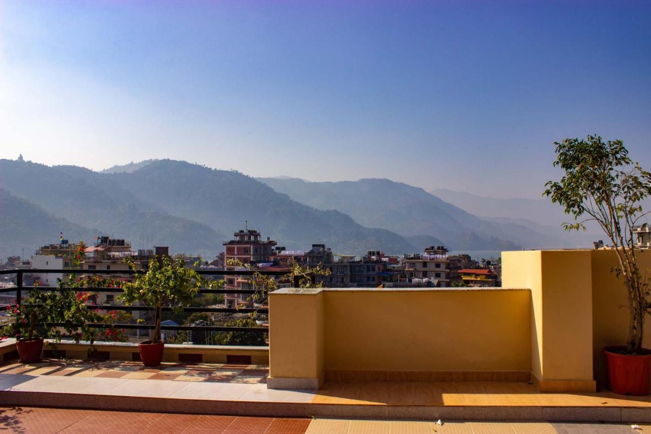 Hotel Silverline Pokhara Esterno foto