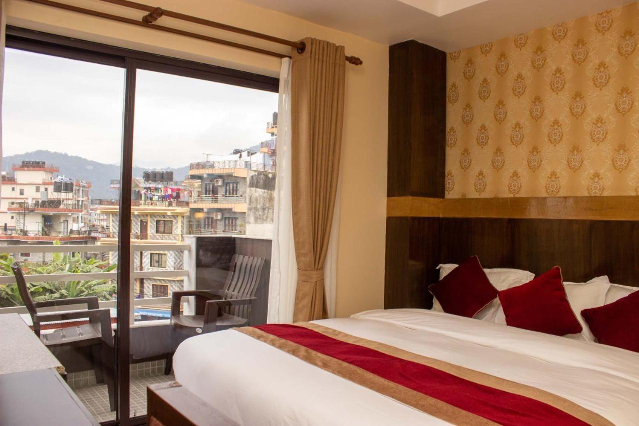 Hotel Silverline Pokhara Esterno foto