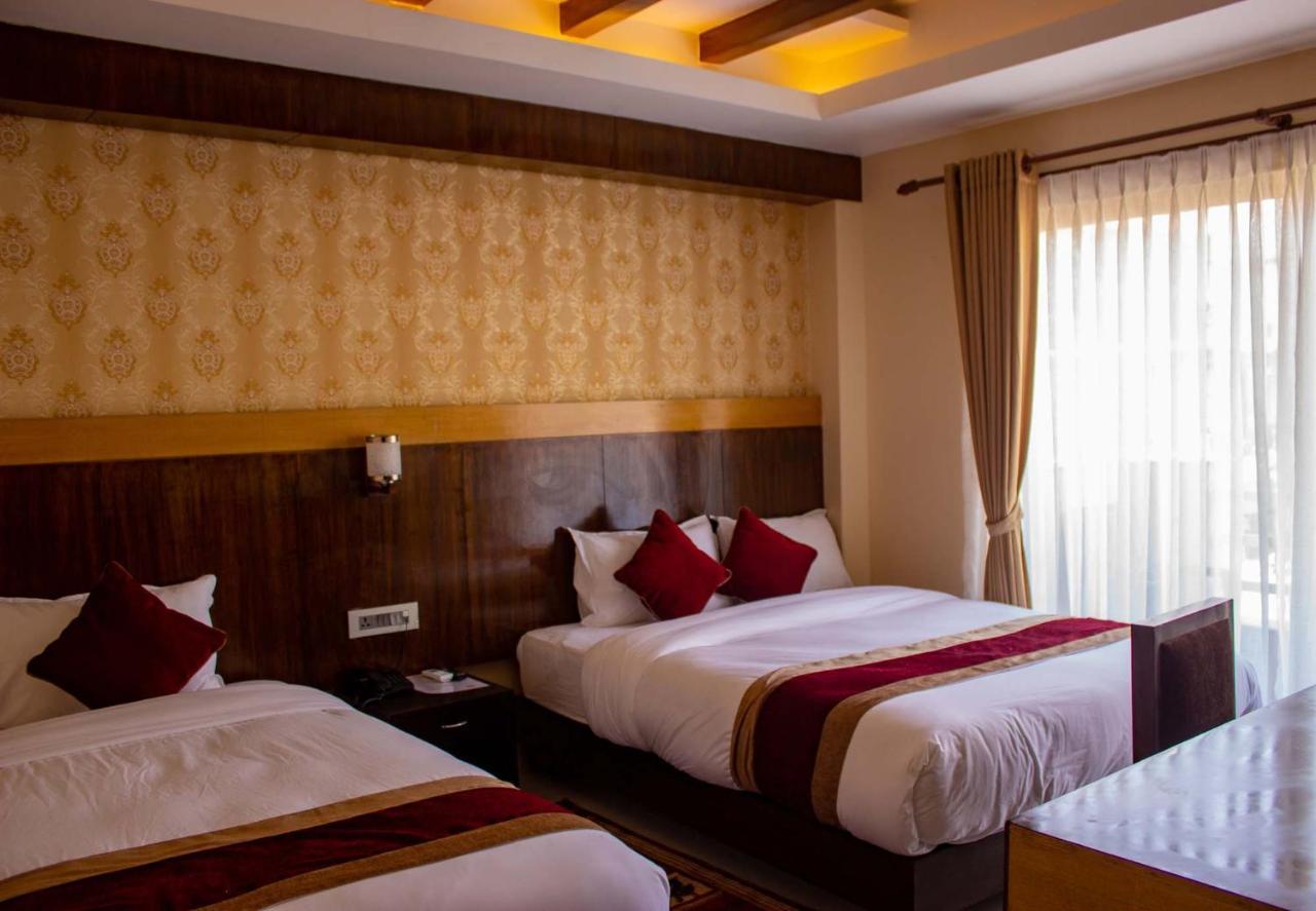 Hotel Silverline Pokhara Esterno foto
