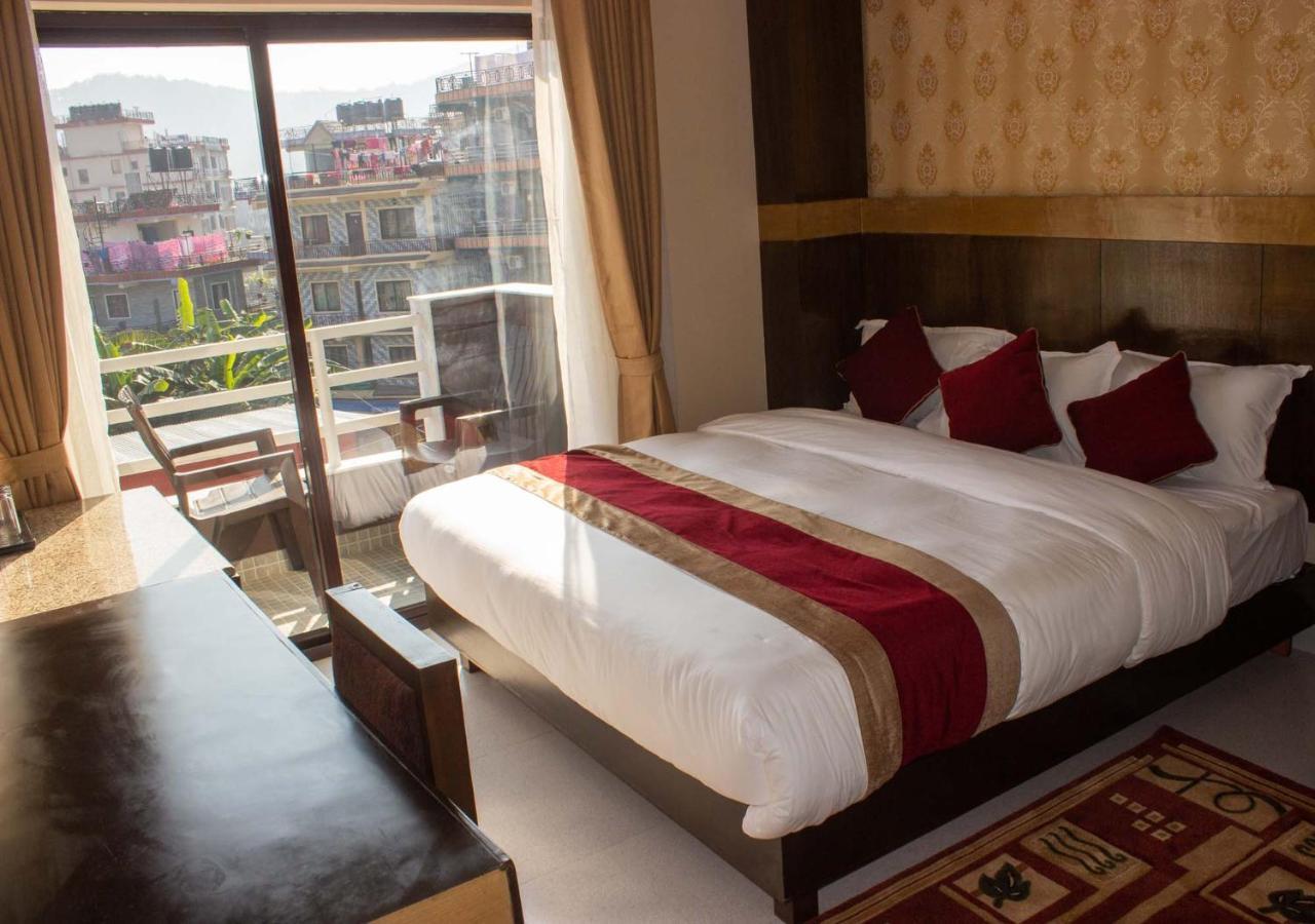 Hotel Silverline Pokhara Esterno foto
